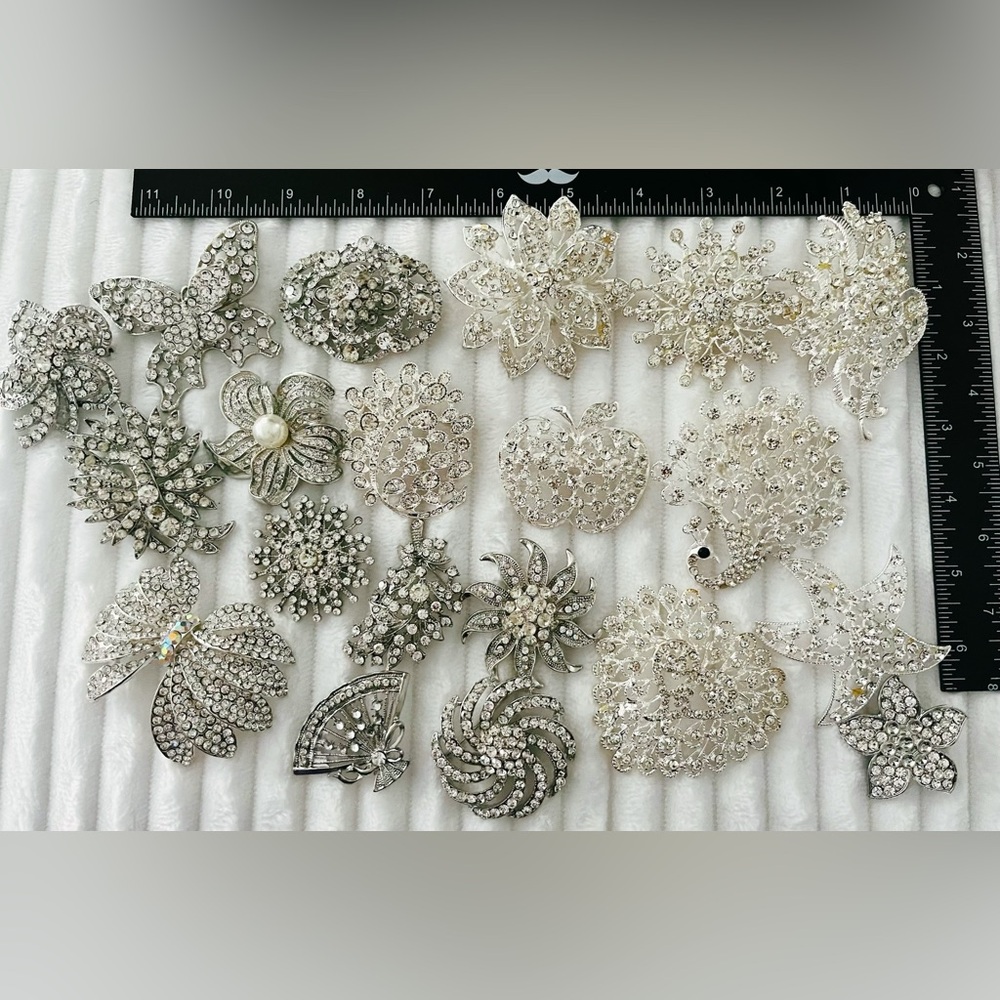 Huge Lot of 20 Large Rhinestone Brooches – Silver Tone Mixed Floral Leaf